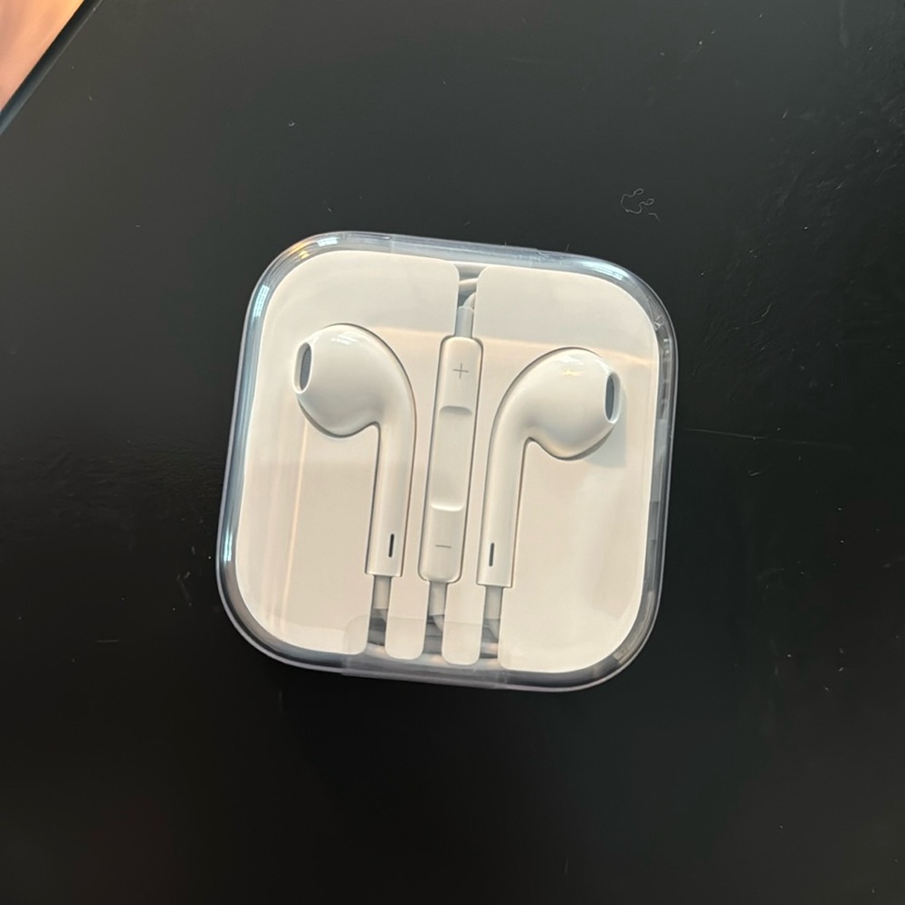 Apple Corded Ear Buds